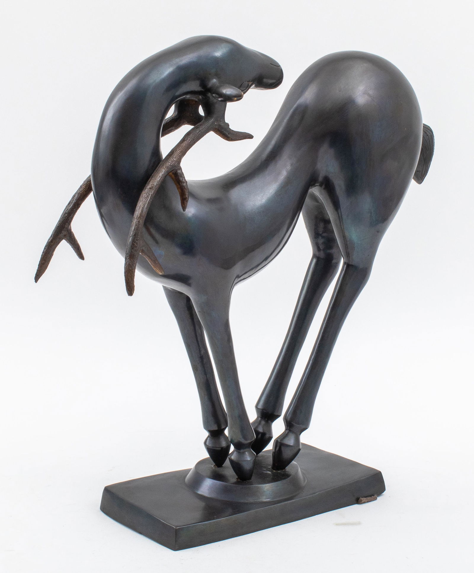 American Art Deco Style Sculpture of a Stag (1 of 11)
