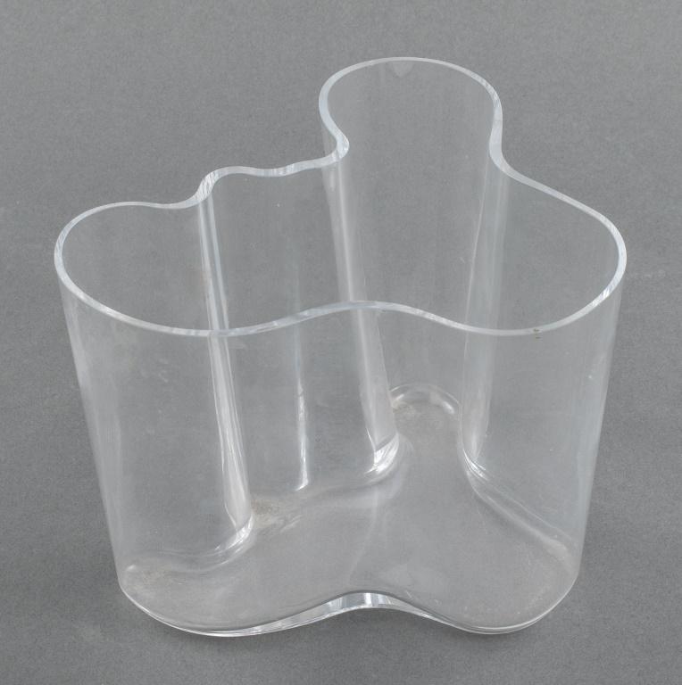 Alvar Aalto "Wave" Vase (1 of 7)