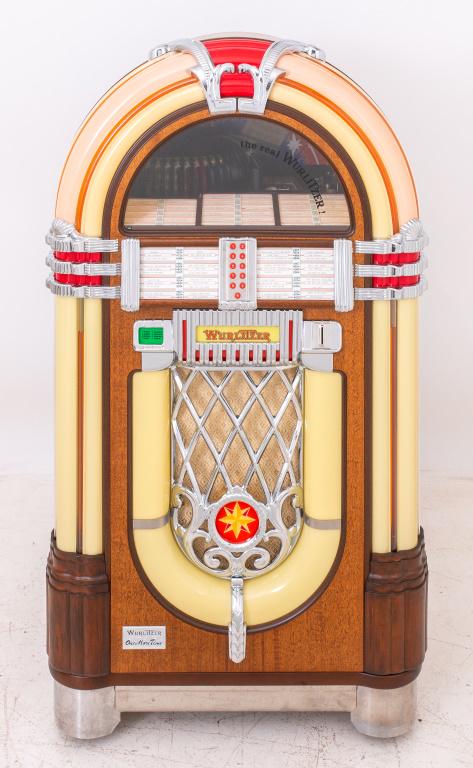 Modern Wurlitzer Jukebox, Type MB 20/16 (1 of 17)