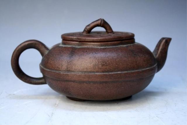 Chinese Yixing Clay Teapot Qing Dynasty: Teapot with leaf designs on lid, Yixing clay, China, Qing Dynasty (1644-1911); marked on bottom and interior of lid. Dimensions: approximately 3-1/2"H x 6-1/4"W x 3-3/4"D