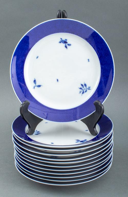 Royal Copenhagen "Blue Royal" Dinner Plates, 12: Twelve Royal Copenhagen Danish porcelain "Blue Royal" pattern dinner plates, each with green and blue underglaze marks reading "Royal Copenhagen / Denmark" and "154/14017" and the three blue wave mark