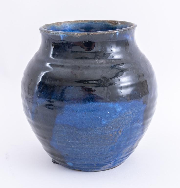 American Studio Art Pottery Vase, 20 c. (1 of 4)