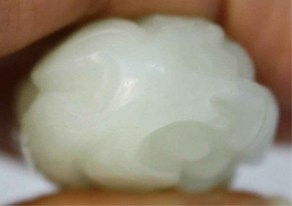 Chinese Small Jade Carving of Grapes - 5