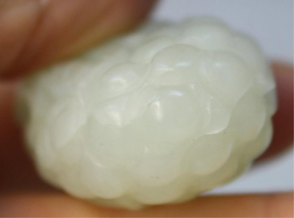 Chinese Small Jade Carving of Grapes - 6