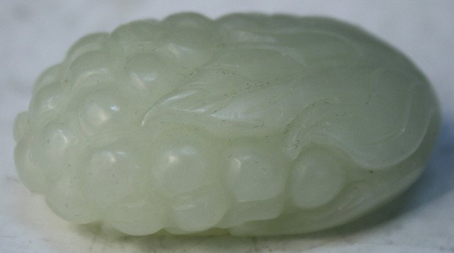 Chinese Small Jade Carving of Grapes - 7