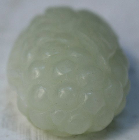 Chinese Small Jade Carving of Grapes - 8