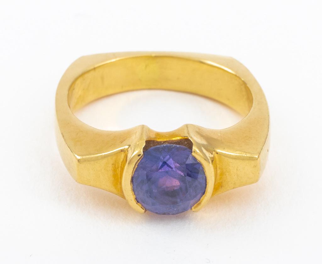 18K Yellow Gold Color Change Sapphire Ring (1 of 9)