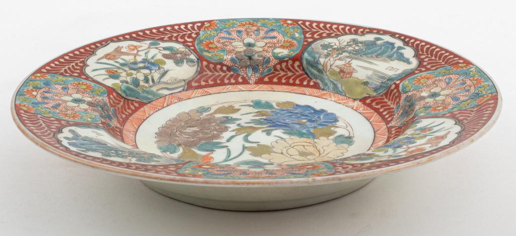 Japanese Imari Porcelain Bowl with Chrysanthemums (1 of 9)