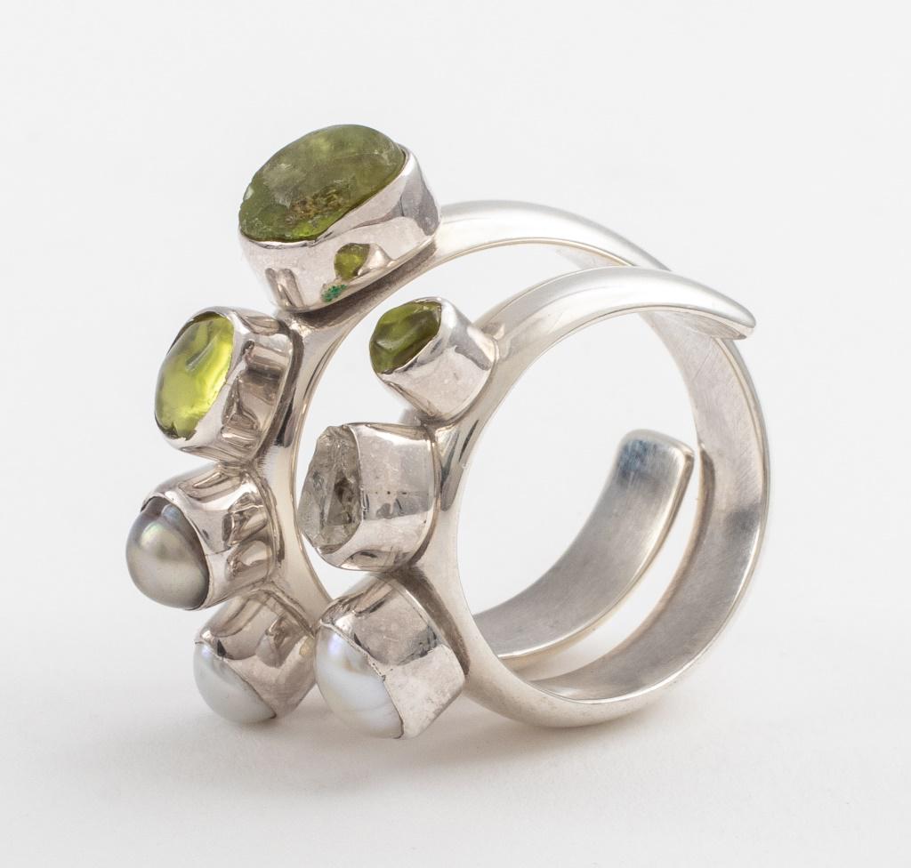 Lilly Barrack Silver Peridot, Topaz & Pearl Ring (1 of 5)