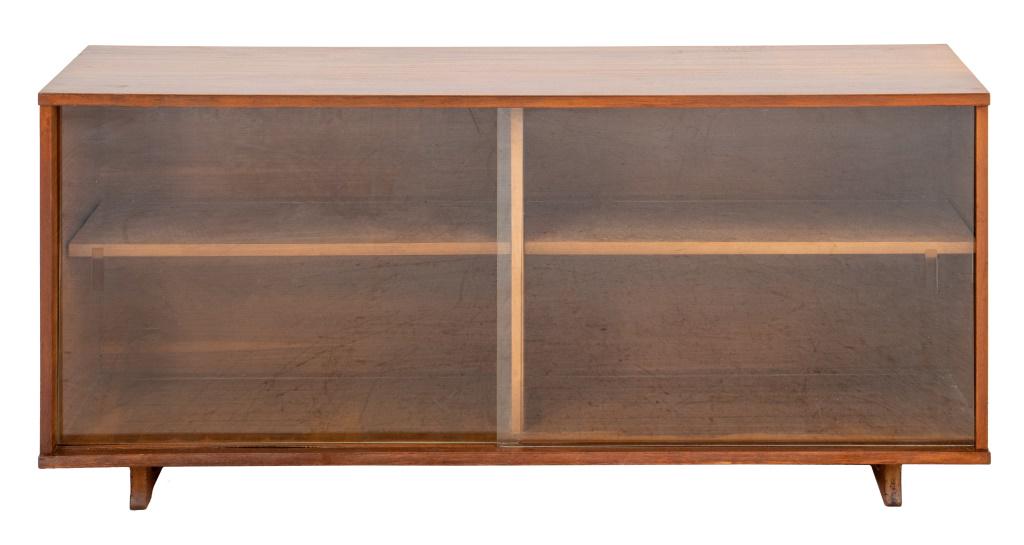 Paul McCobb (American, 1917-1969) manner mid-century modern walnut bookcase, the rectangular top (1 of 5)