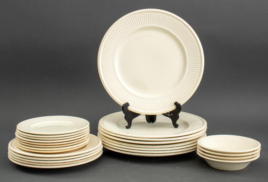 Wedgwood creamware part dinner service in the "Edme" pattern, each marked for Wedgwood, various (1 of 5)