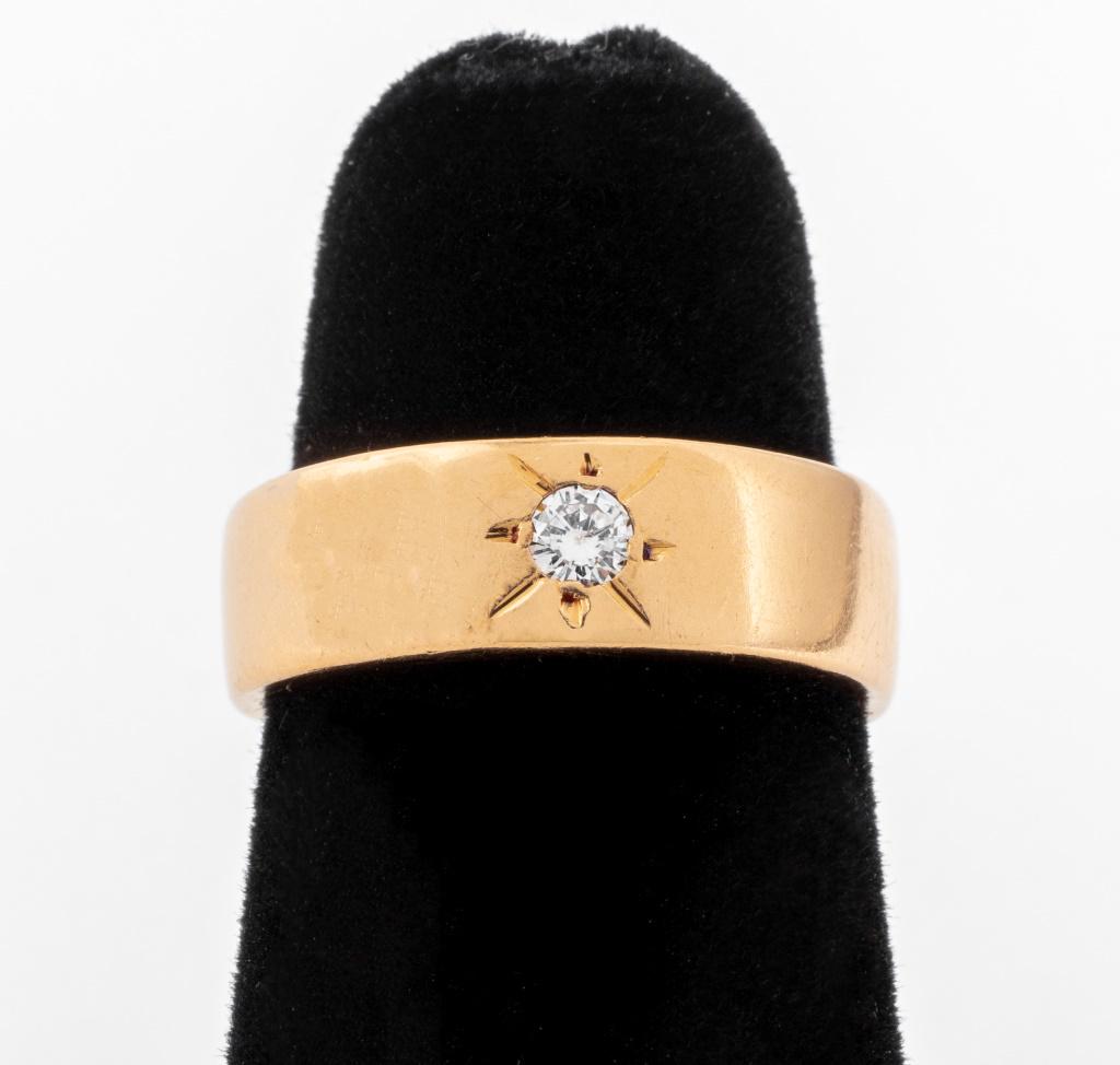 Vintage 14K yellow gold diamond engraved starburst design band ring, set with one round (1 of 4)