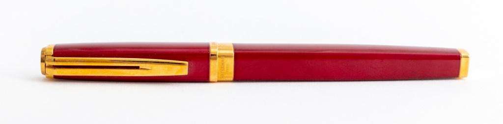 Waterman Cherry Squared Fountain Pen: Waterman fountain pen, 2nd half of the 20th century, 18 K yellow gold Ideal nib size F, cherry lacquered square case, gilded applications, made in France. 5.5" H x 0.5" Diameter.