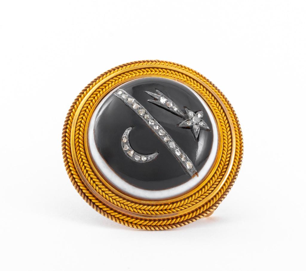 Antique 14K Agate Diamond Halley's Comet Pin: Antique 14K yellow gold brooch / pin, featuring a banded agate cabochon, decorated with silver and table cut diamond designs commemorating the Halley's Comet 1910 approach, worn through fabric with pi