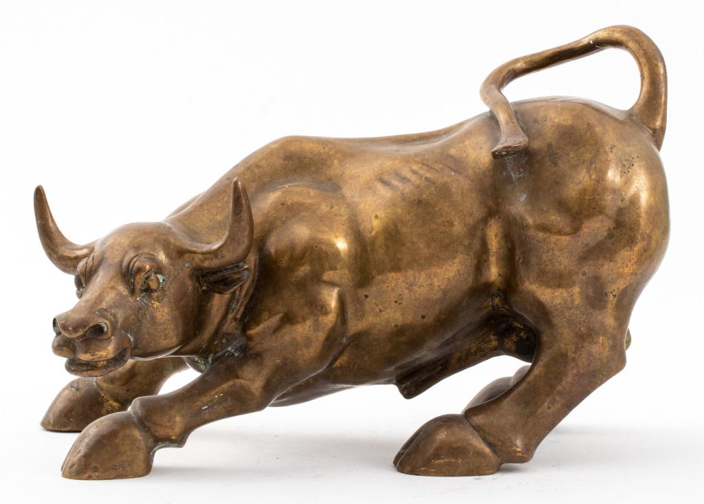 Arturo di Modica Manner Charging Bull Sculpture (1 of 8)