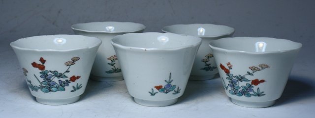 5 Japanese Iro-e Kakiemon Cups Edo 18th C: Iro-e kakiemon set of five porcelain cups with floral motif, Japan, Edo period (1615-1868), eighteenth century; unmarked. Dimensions: each 2-1/2"H x 3-3/4" diameter