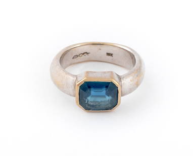 18K White Gold 4.0 Carats Sapphire Ring: 18K white gold ring, featuring solitaire blue sapphire weighing approx. 4.0 carats, marked: "18K" with maker's marks. Measuring approx US size 8 3/4, 8.4 dwt.