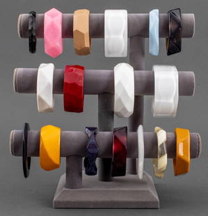 Vintage Faceted Bakelite & Resin Bracelets, 15: Group jewelry lot of vintage Bakelite and resin bracelets comprising six in white and clear, one red, one mottled pink, one purple with gold-tone interior, one sky blue, one cuff and one bangle in but