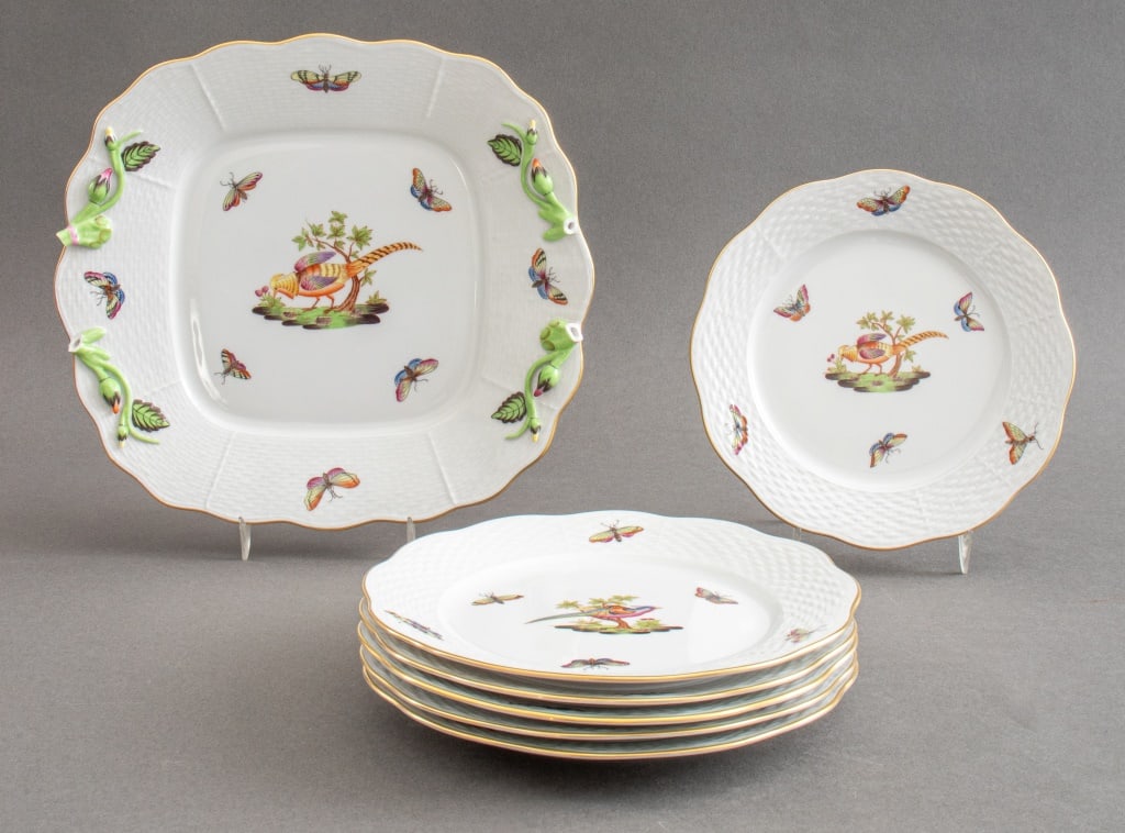 Herend Porcelain "Queen Victoria" Cake Service 6 (1 of 17)