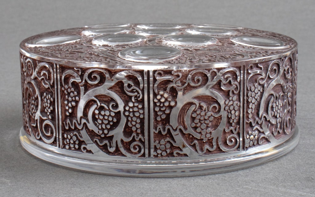 Lalique 'Roger" Crystal Dresser or Powder Box (1 of 9)