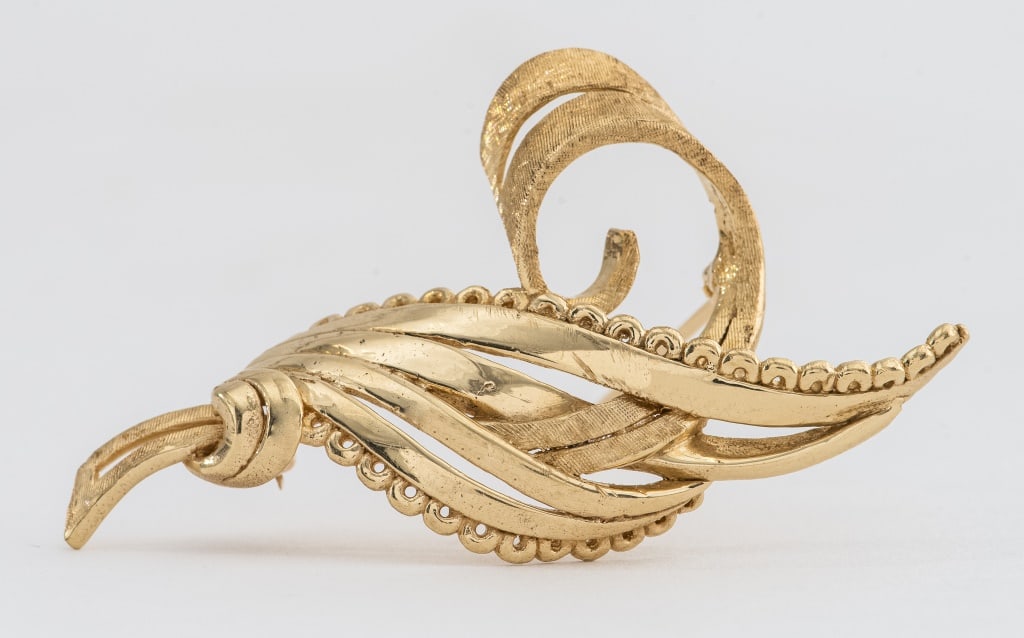 Retro 1940s 14K Yellow Gold Leaf Brooch Pin (1 of 4)