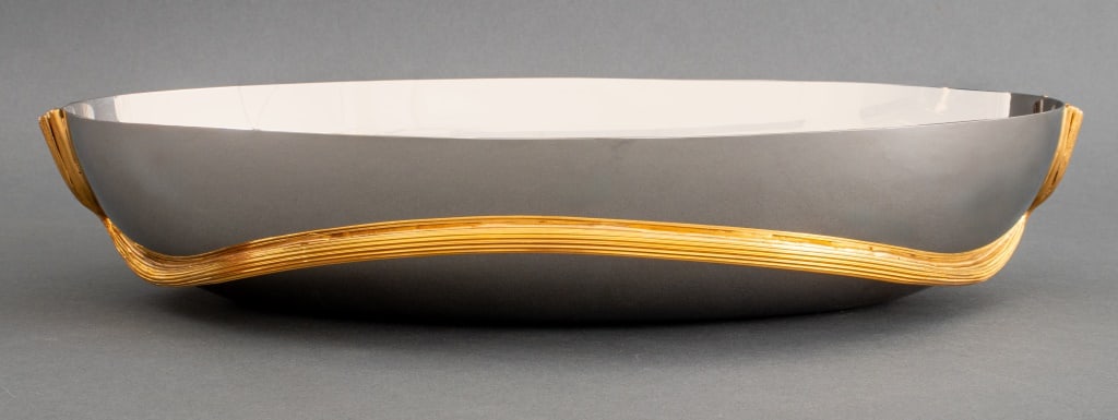 L'Objet Mirrored Metal Centerpiece Bowl: L'Objet Mirrored Metal Centerpiece Bowl, marked to underside, with gilt metal accent. 3" H x 15.75" W x 9.5" D. Keywords: Designer, Table accessories, Vessels, Luxury, Decor, Interior design