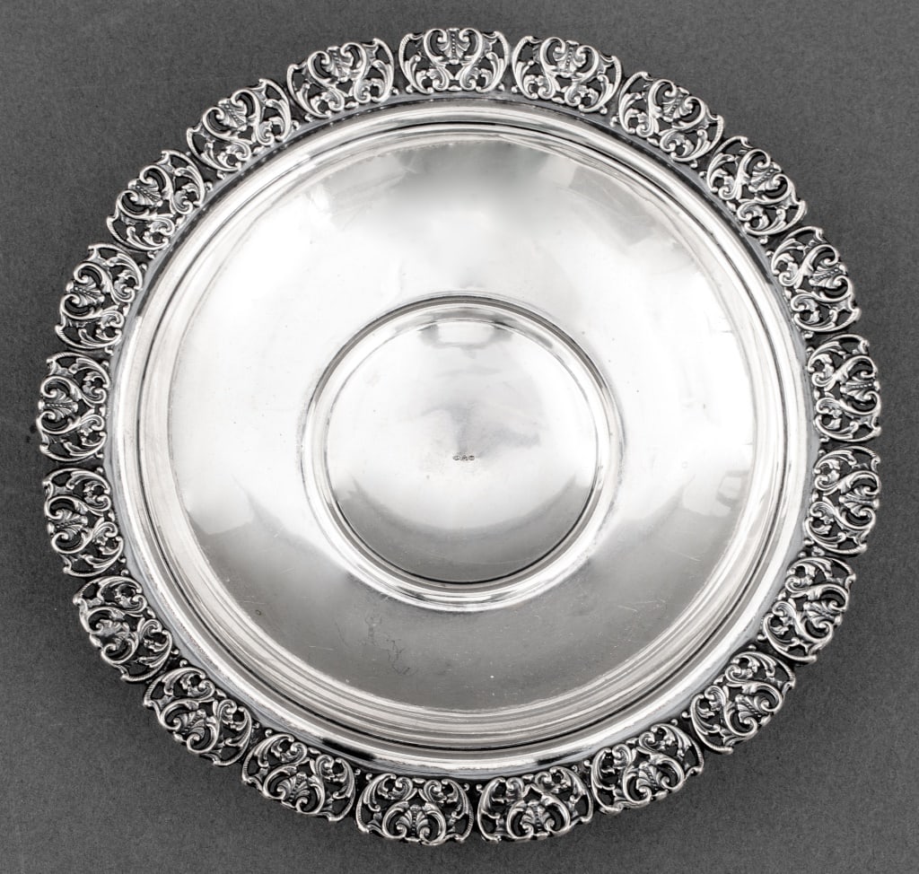 Italian Silver Footed Dish: Italian Silver Footed Dish, makers' marks of Di Cristofalo, Palermo, 800 silver, after 1961. 2" H x 8.75" diameter; weight: 6.2 ozt. Keywords: Italy, Vintage, Ring tray, Table accessories, Plate, Bowl