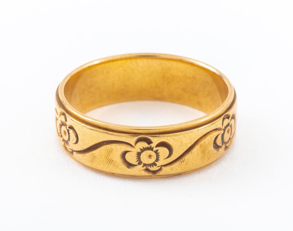 Vintage Retro 14K Wide Engraved Ring (1 of 6)