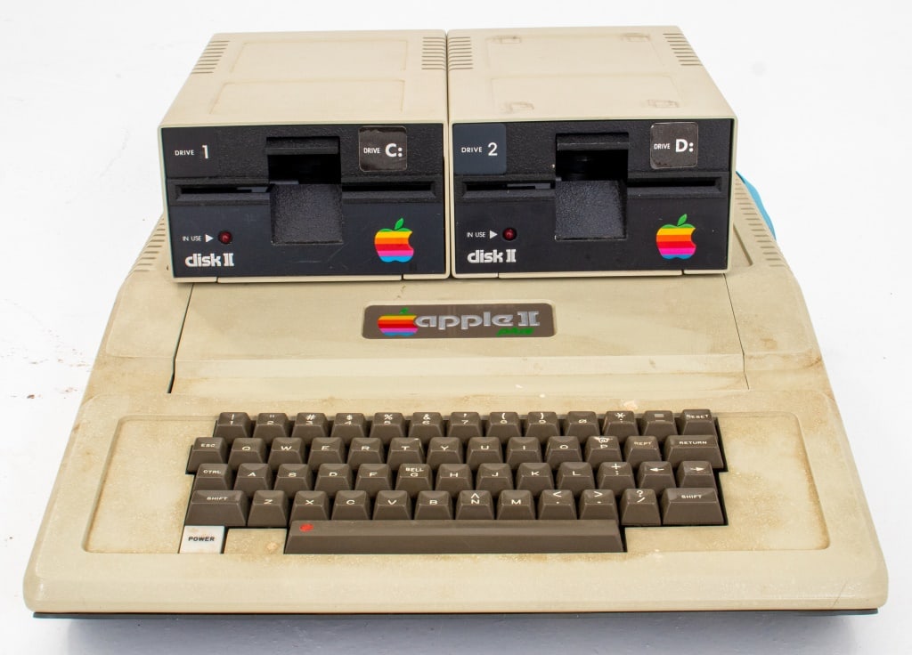 Vintage Apple II Plus Computer, Two Disk II Drives (1 of 9)