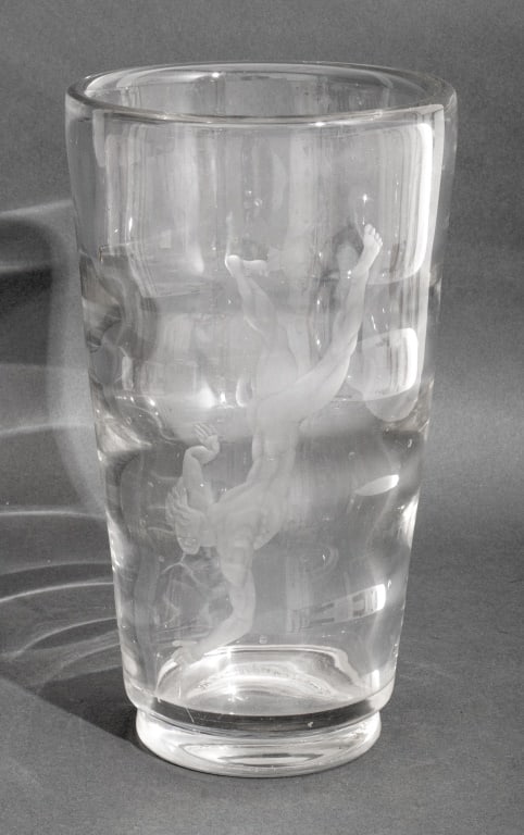 Vicke Lindstrand for Orrefors Pearl Diver Vase: Vicke Lindstrand (Swedish, 1904-1983) for Orrefors Pearl Diver Glass Vase, etched signature and "Orrefors Lindstrand 1343.e4.KR" marks to underside. 10.75" H x 6.25" Diameter. Provenance: From an Uppe