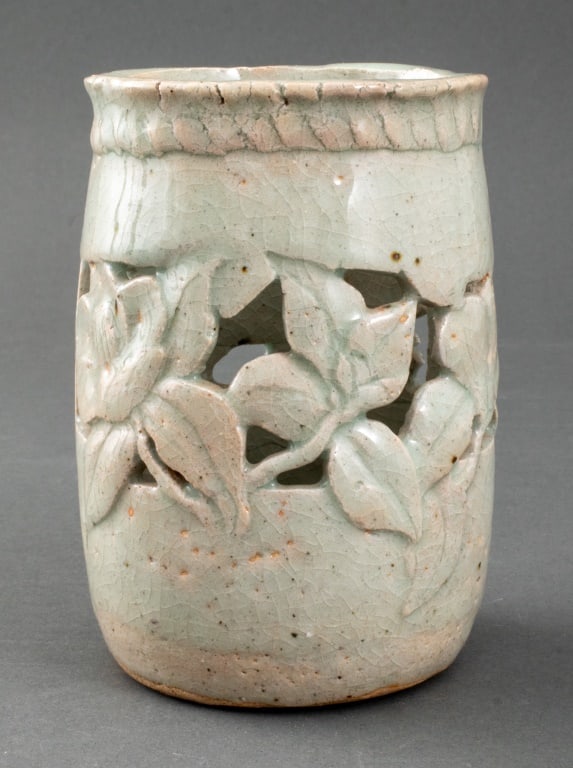 Korean Jeoson Dynasty Celadon Glazed Vessel (1 of 8)