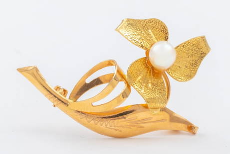 18K Rose & Yellow Gold Flower Pearl Brooch: 18K Rose and Yellow Gold Flower Motif Brooch, set with one 6 mm round cultured pearl, marked: "74 / AR / 750." 1.75" L x 1.25" W x 0.5" H. Approx: 3.5 dwt inclusive. Provenance: From a Park Avenue