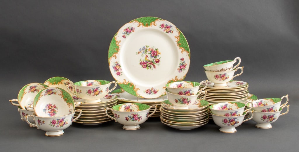 Paragon "Rockingham" Porcelain Service for Eight: Paragon "Rockingham" Porcelain Service for Eight, comprising: eight (8) dinner plates, eight (8) luncheon plates, nine (9) bread and butter plates, eight (8) two-handled soup bowls and eight (8) sauce