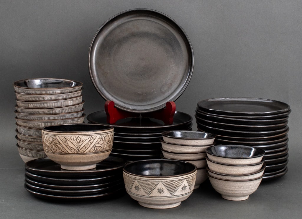 Herbert Sargent Art Pottery Dinnerware, 50 Pieces (1 of 8)