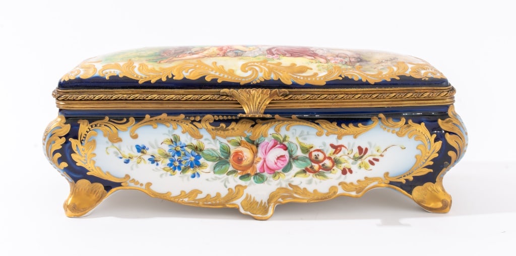 C. Rochette Sevres Marked Porcelain Gloves Box (1 of 13)