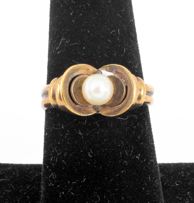 8K Yellow Gold Pearl Ring (1 of 10)