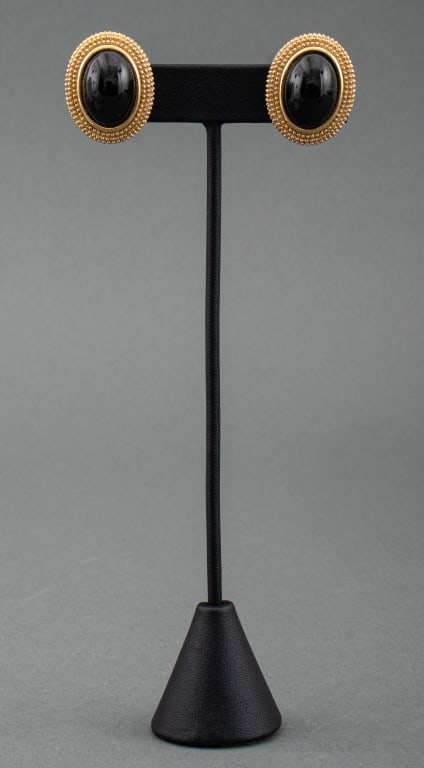 Designer Costume Jewelry Clip Earrings, 17 Pairs (1 of 18)