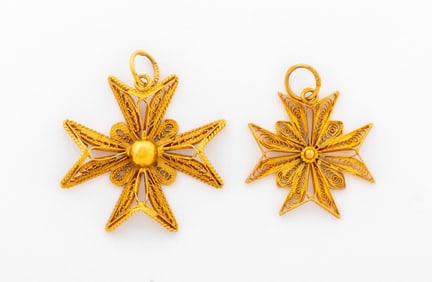 22K Yellow Gold Maltese Cross Pendant Set