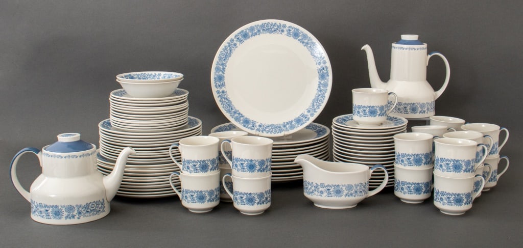 Royal Doulton China "Cranbourne" Service for 12 (1 of 10)