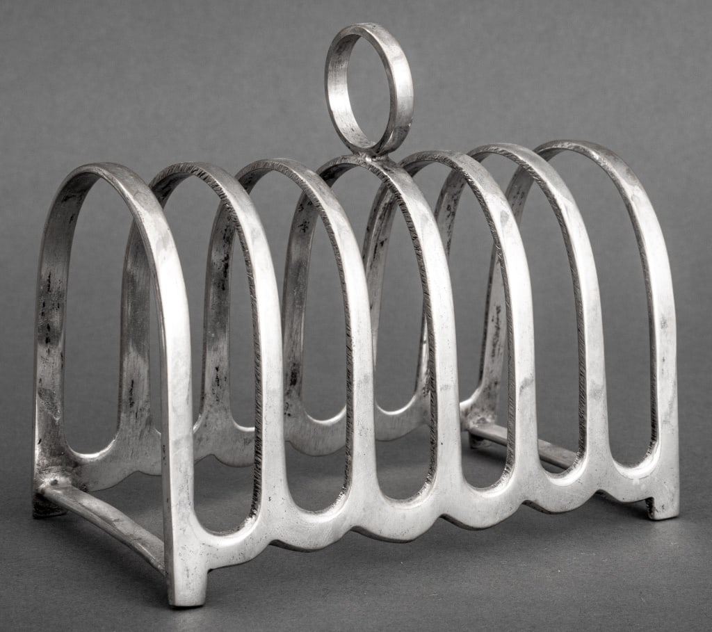 Modernist Silver Plate Toast Rack: Modernist Silver Plate Toast Rack. 4" H x 4.75" W. Provenance: From a New York City Collection. Keywords: Tableware, Decorative Arts, Table accessories, Correspondence holder, Letter rack, Vintage, Se
