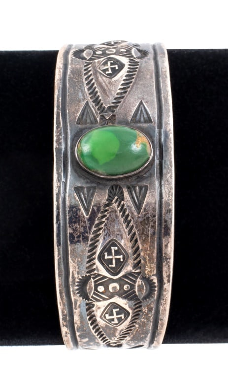 Navajo Dine Green Turquoise Mounted Silver Cuff (1 of 4)