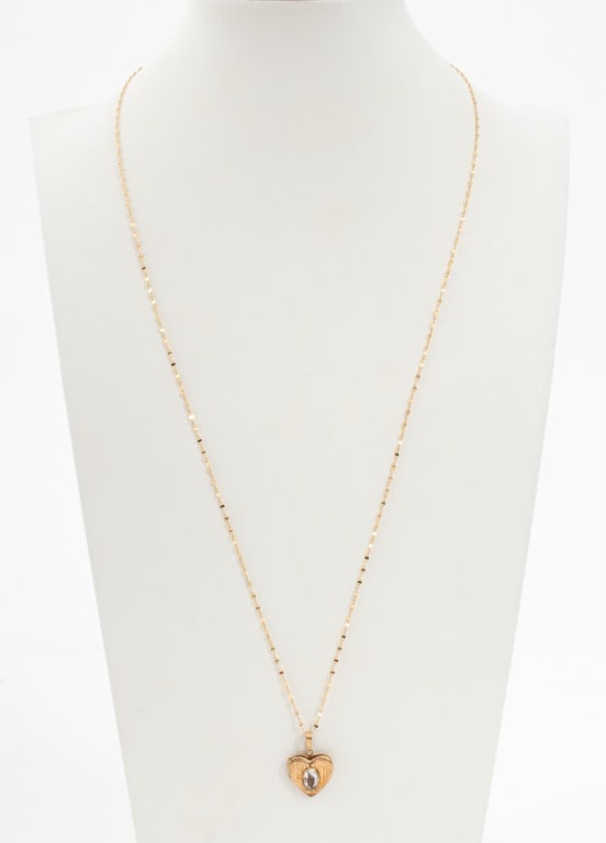 10K Yellow Gold Heart Locket Pendant Necklace (1 of 4)