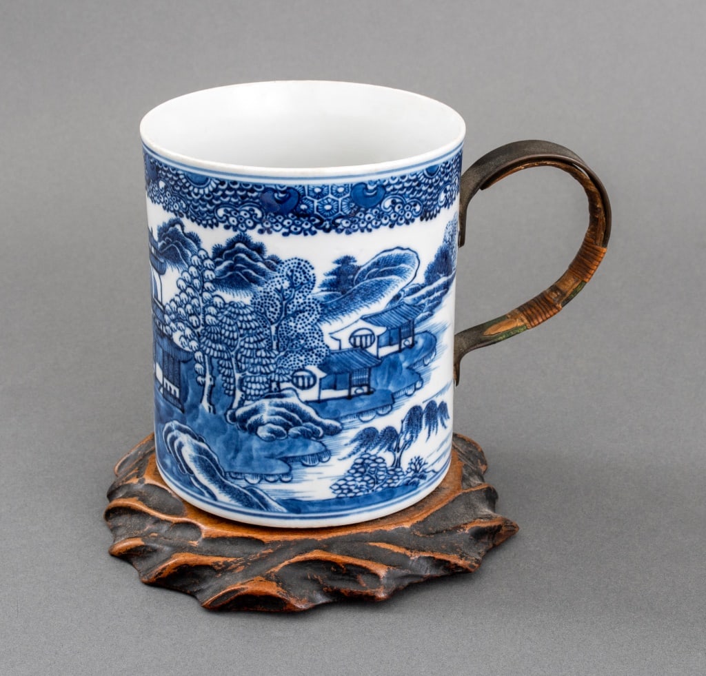 Chinese Export Blue & White Porcelain Tankard (1 of 8)