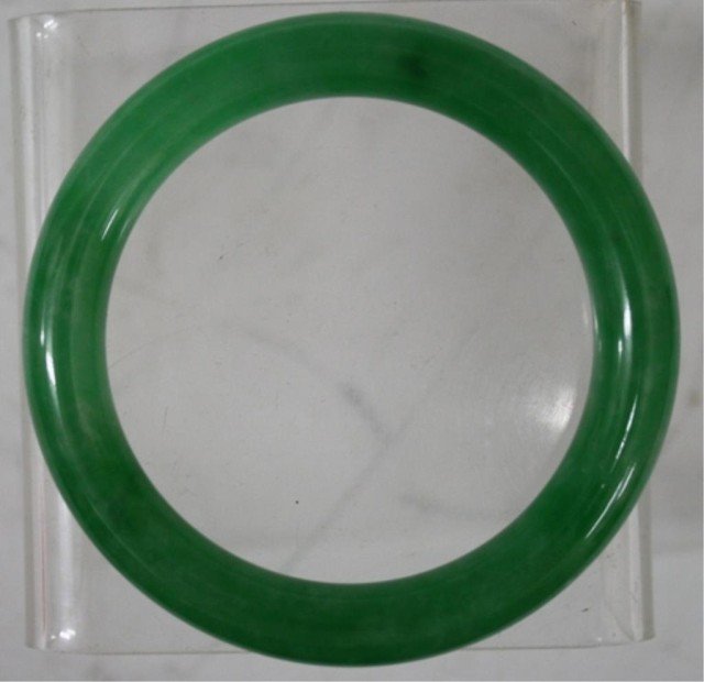 Chinese Green Jadeite Bangle Bracelet: Green jadeite bangle bracelet, China; unmarked. Dimensions: almost 3" measured from outer edge to outer edge
