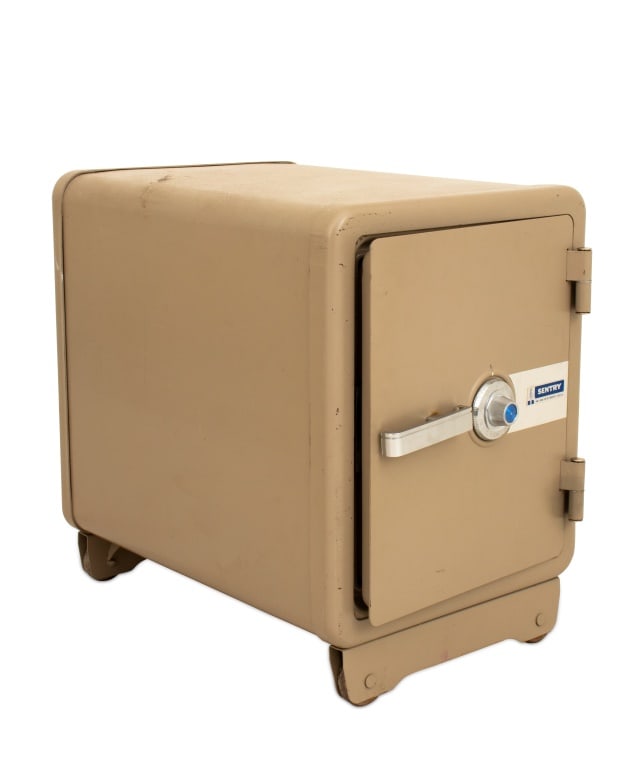 Sentry Fire Resistant Dial Safe (1 of 6)