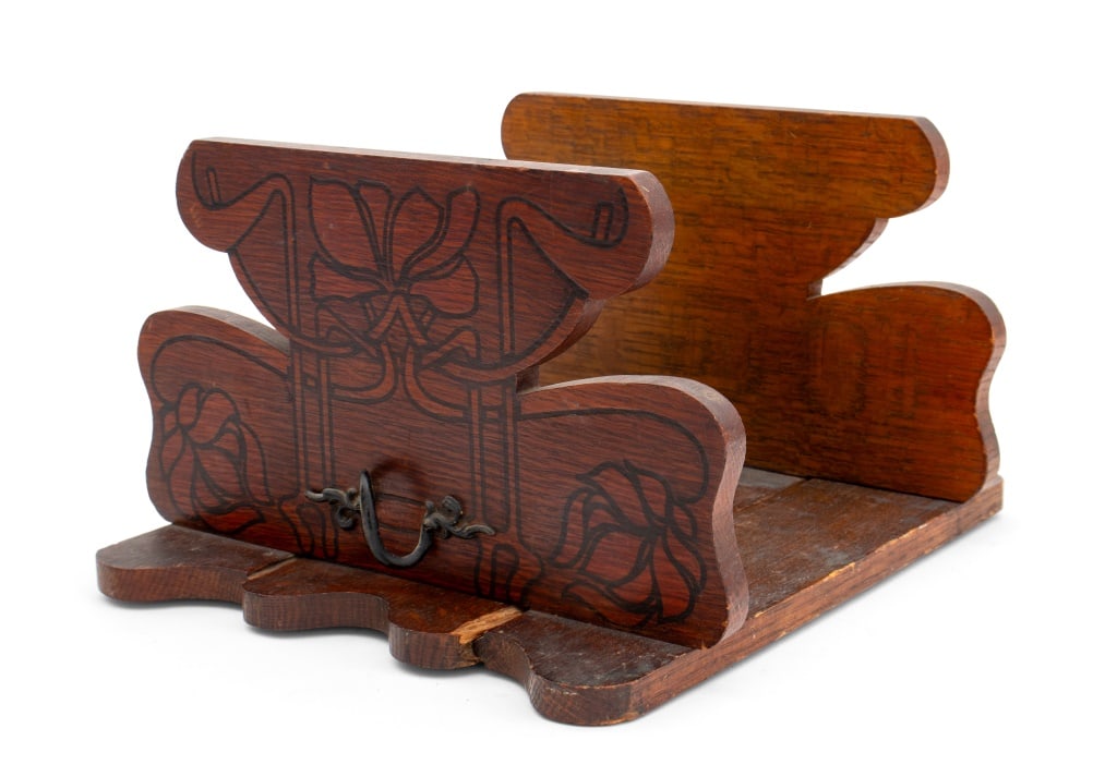 Arts & Crafts Oak Adjustable Bookends: Arts and Crafts Oak Adjustable Bookends, with ebonized metal handles and foliate designs. 7" H x 12" W x 10.25" D. Provenance: From a 333 East 75th Street Estate. Keywords: Bookshelf, Woodwork, Librar