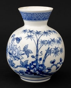 Meissen Blue and White Porcelain Vase