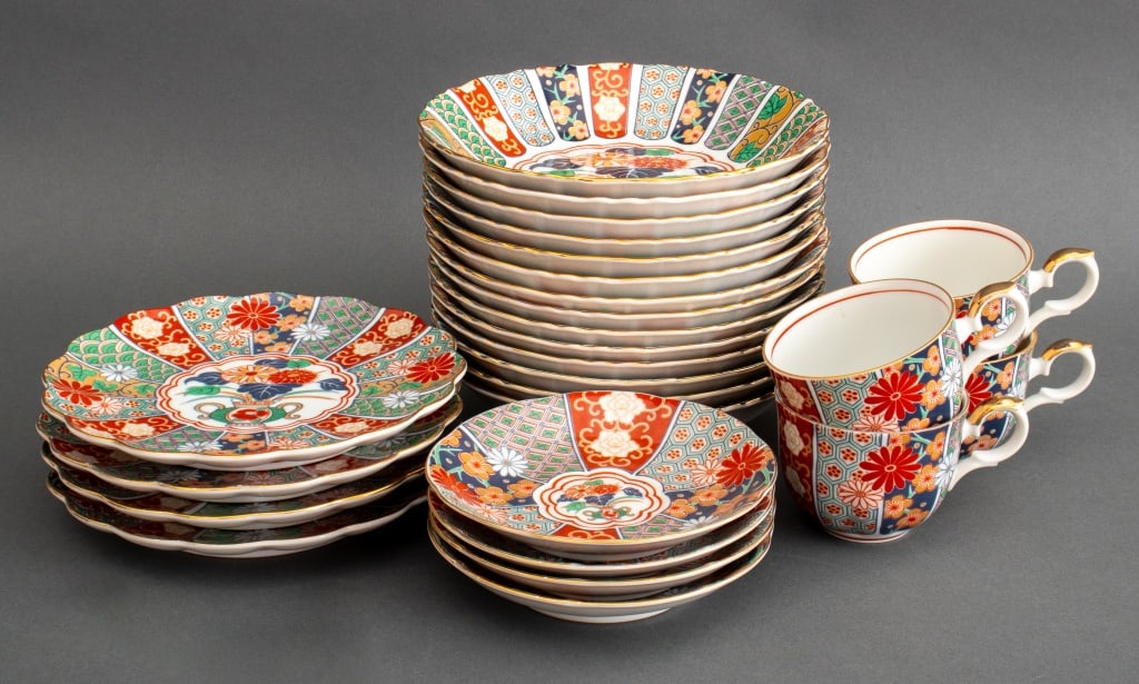 Imari Fan Arita Porcelain Dinner Service, 26 Pcs. (1 of 9)