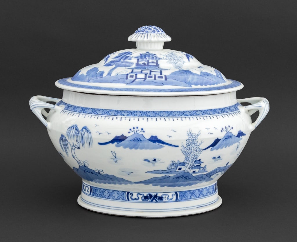 Chinese Blue & White Porcelain Covered Tureen (1 of 7)