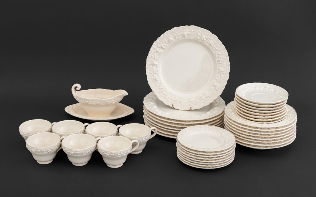 Wedgwood Cream Queen's Ware Dinner Service for 8 (1 of 13)